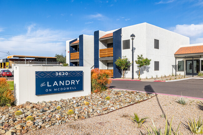 Foto del edificio - The Landry on McDowell