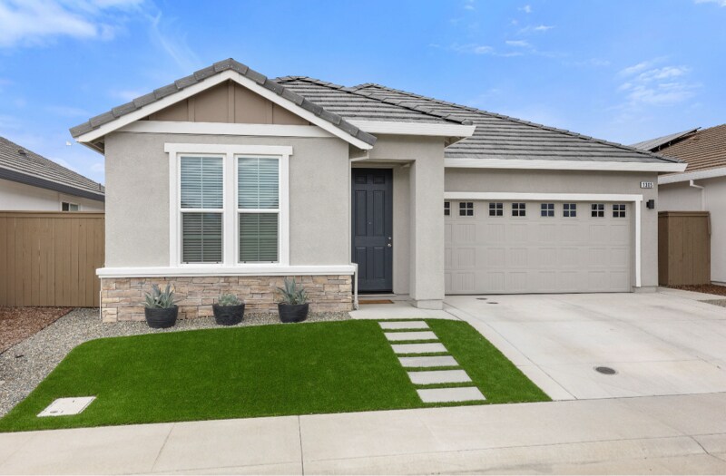 Foto principal - 1305 Swallowtail Dr
