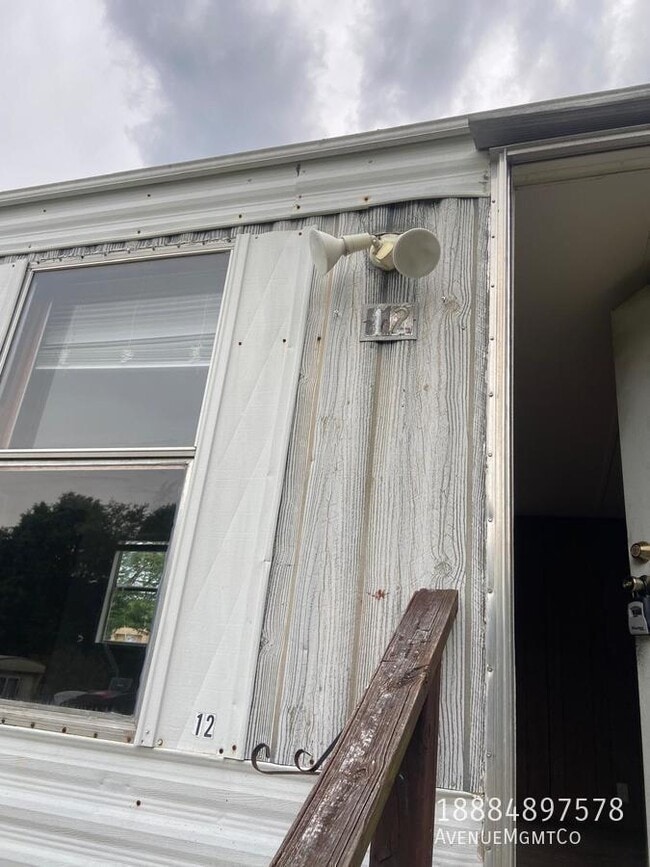 Building Photo - 3010 21st St Ln NE