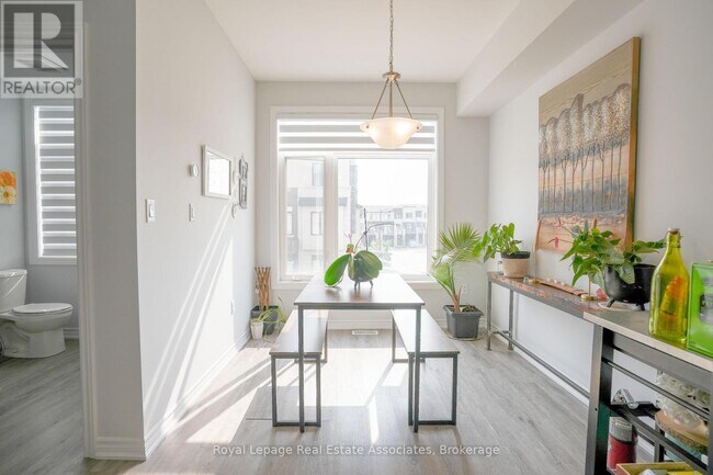 Building Photo - 314 Equestrian Way