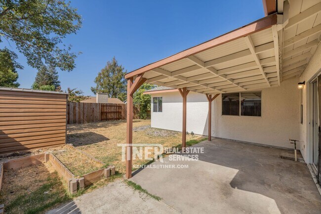 Building Photo - Beautiful Roseville Home