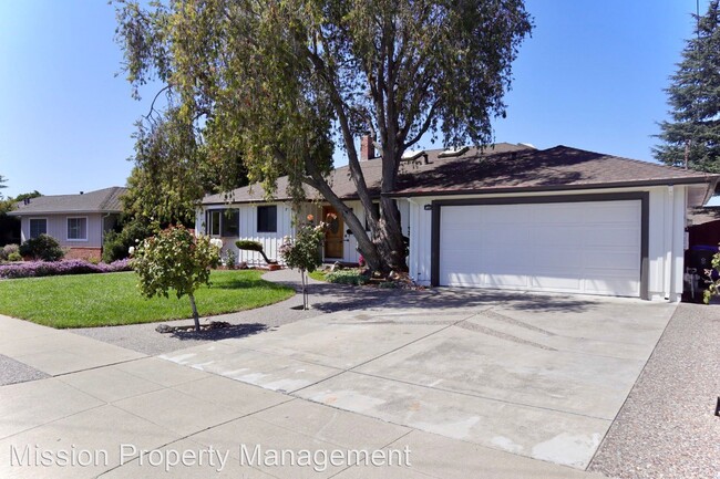 Building Photo - 4 br, 2.5 bath House - 4631 Mayfield Dr
