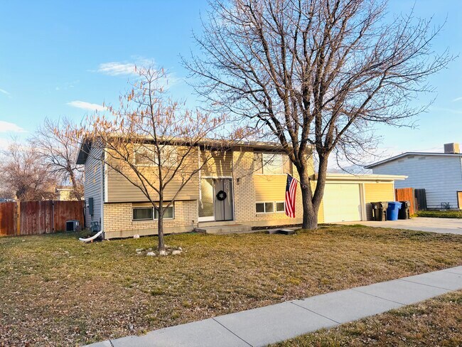 Foto del edificio - 4459 Butterfield St