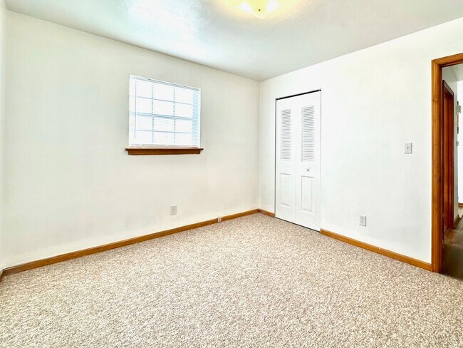 Building Photo - 701 Commander Dr