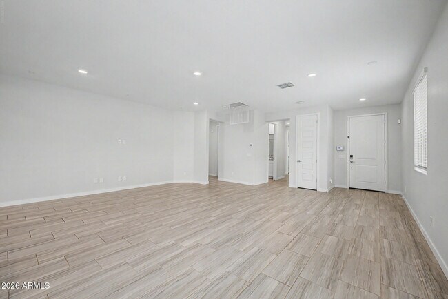 Foto del edificio - 327 W Tamarack Dr