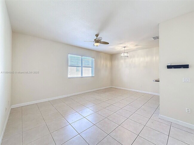 Foto del edificio - 2935 SE 1st Dr