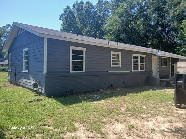 Building Photo - 1108 Raney Dr
