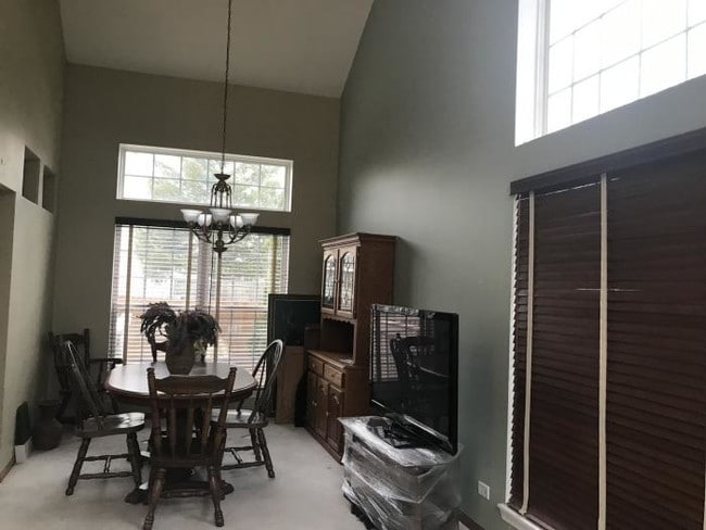 Building Photo - 3 bedroom in Aurora IL 60502