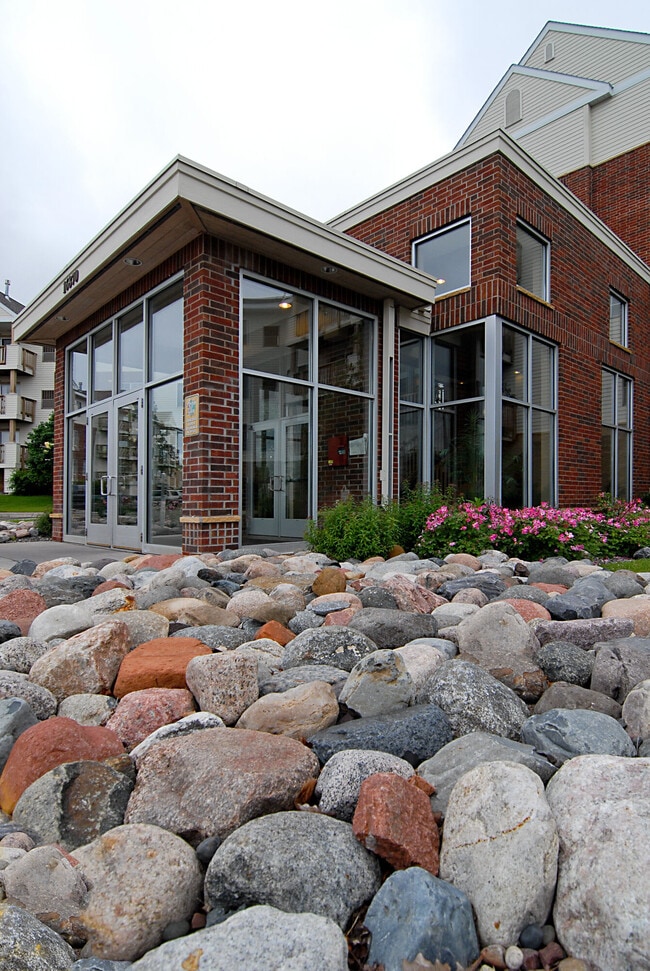 Building Photo - Avana Maple Grove