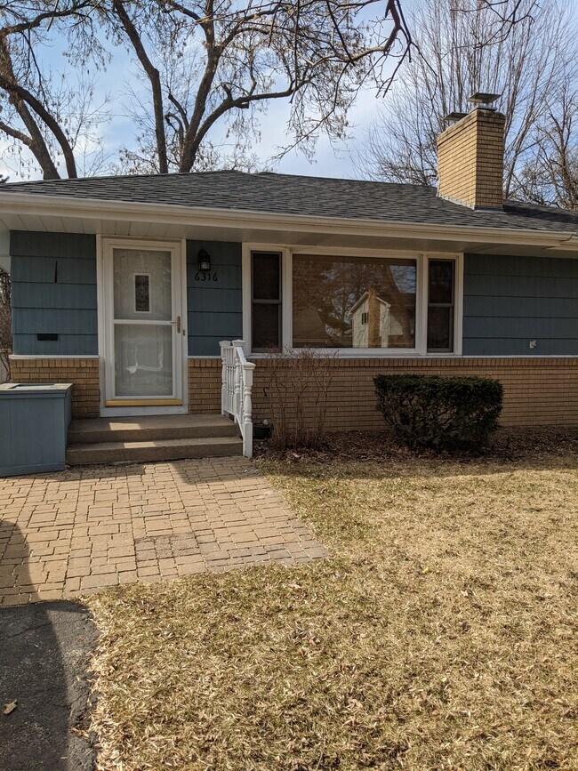 Vista frontal - 6316 Tingdale Ave