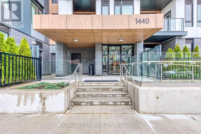 Building Photo - 613-1440 CLARRIAGE Ct