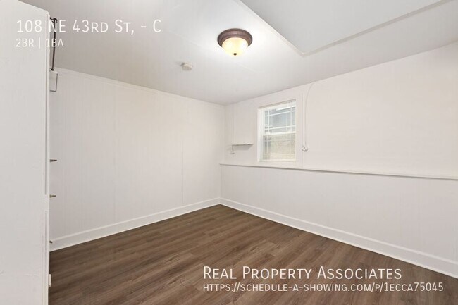 Foto del edificio - 108 NE 43rd St