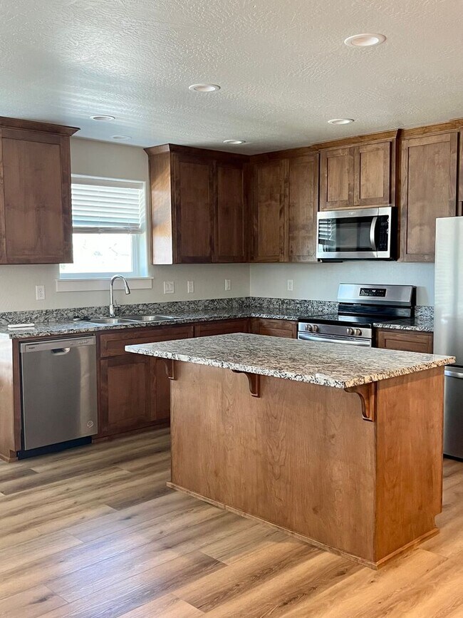 Foto del edificio - Newer Central Point 3 Bedroom / 2.5 Bath with views of the Table Rock