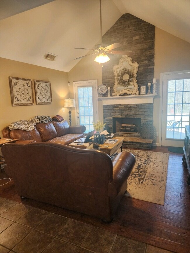 Photo - 1407 Princeton Dr House