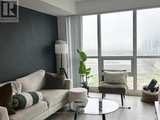 Photo du bâtiment - 2200 Lake Shore Blvd W