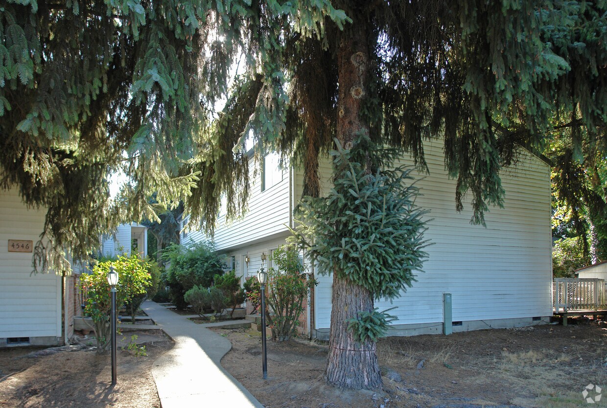 Building Photo - 4544-4546 Lancaster Dr NE