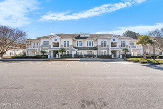 Building Photo - 2537 St James Dr SE