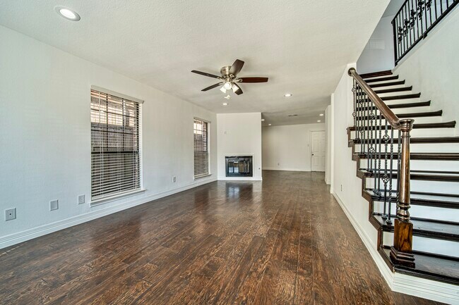 Foto del edificio - 2411 Knight St