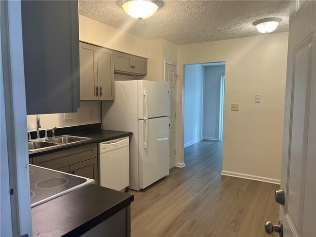 Building Photo - 2511 Hideaway S Dr