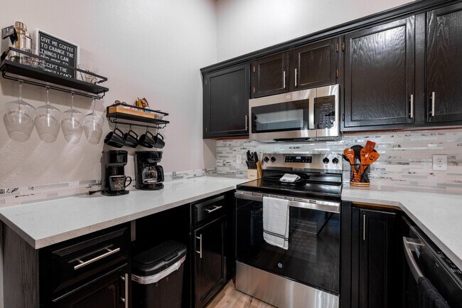 Building Photo - 235 Ozark Mountain Resort Dr