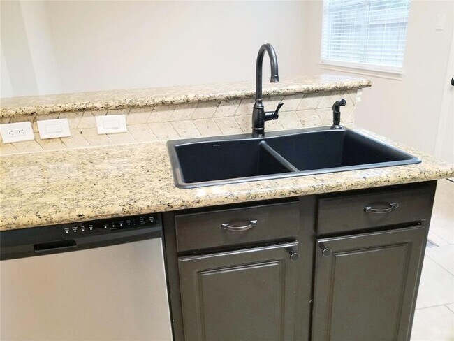 Foto del edificio - 16526 Beckland Ln