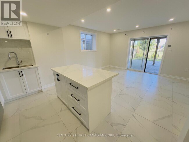 Building Photo - 1565 Sandridge Ave