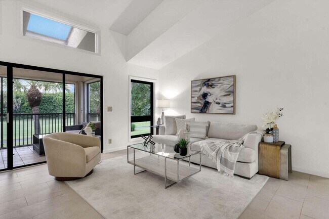 Foto del edificio - 7894 Granada Pl