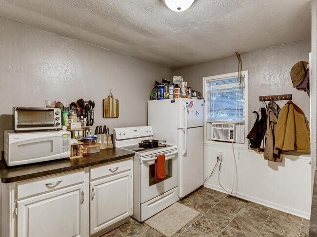 Foto del edificio - 4366 Shoreline Dr