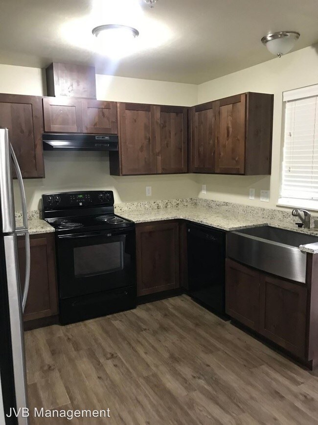 Building Photo - 1503 SE Honeysuckle Loop