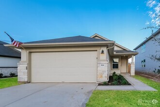 Building Photo - 5116 Saddle Clb Dr