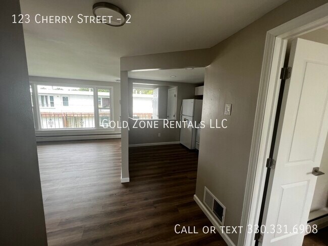 Building Photo - 123 Cherry St