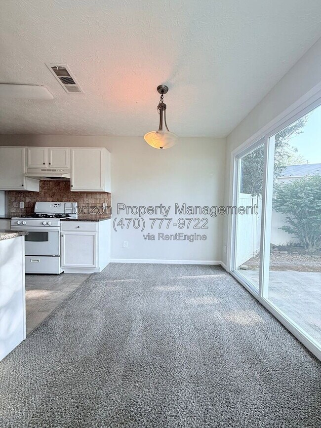 Foto del edificio - 5860 Mountain Top Pl