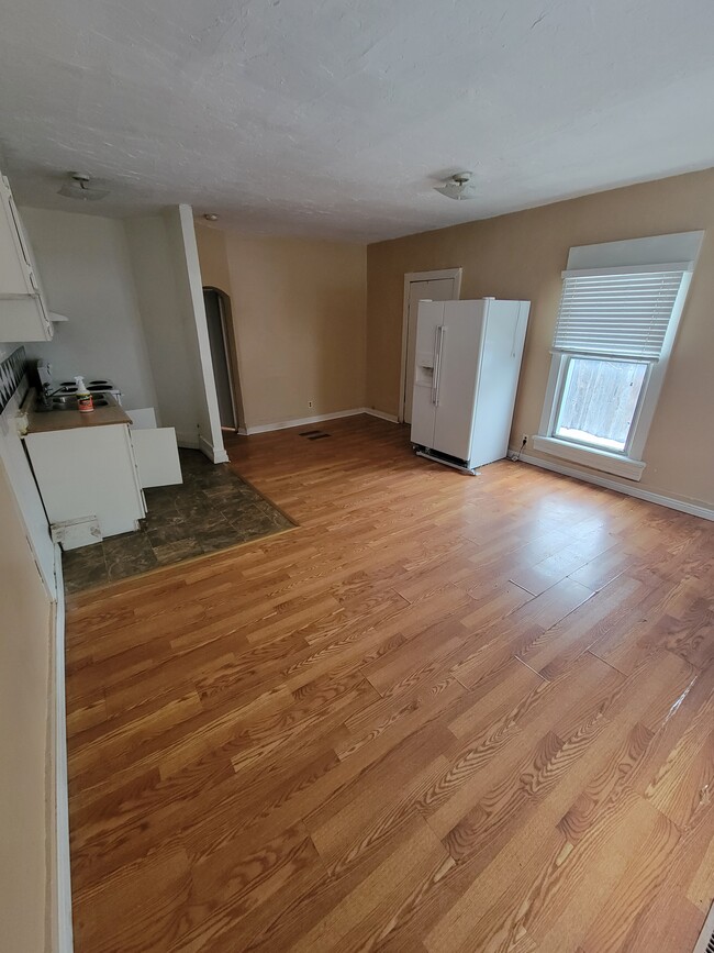 Building Photo - 59 N Chicago St