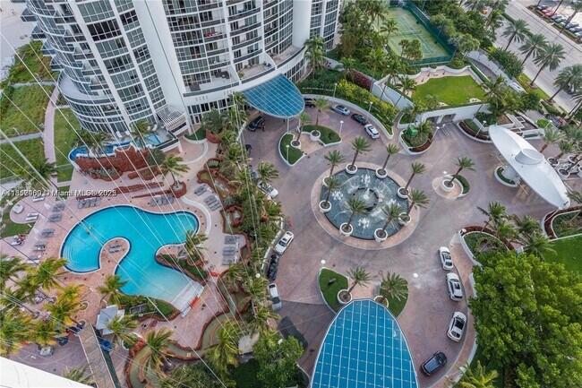 Foto del edificio - 18201 Collins Ave