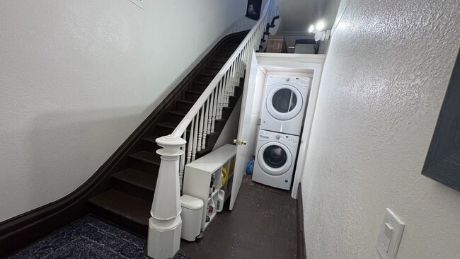 Building Photo - 2429 Central Ave