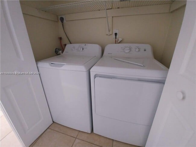 Foto del edificio - 2588 Coral Springs Dr