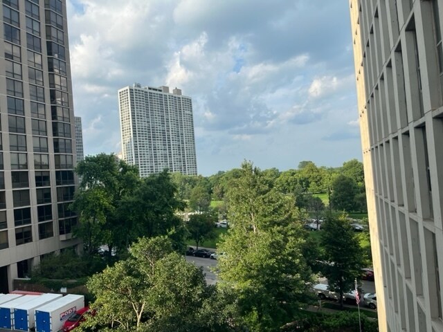 Foto del edificio - 2626 N Lakeview Ave