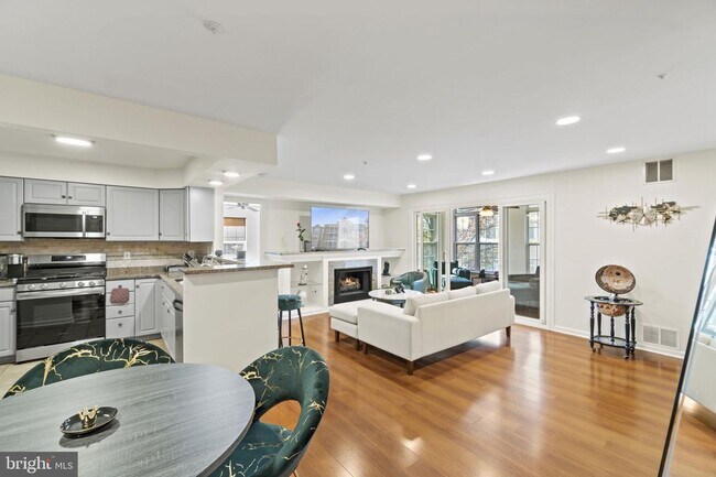 Foto del edificio - Live the Life with Convenience and Style!