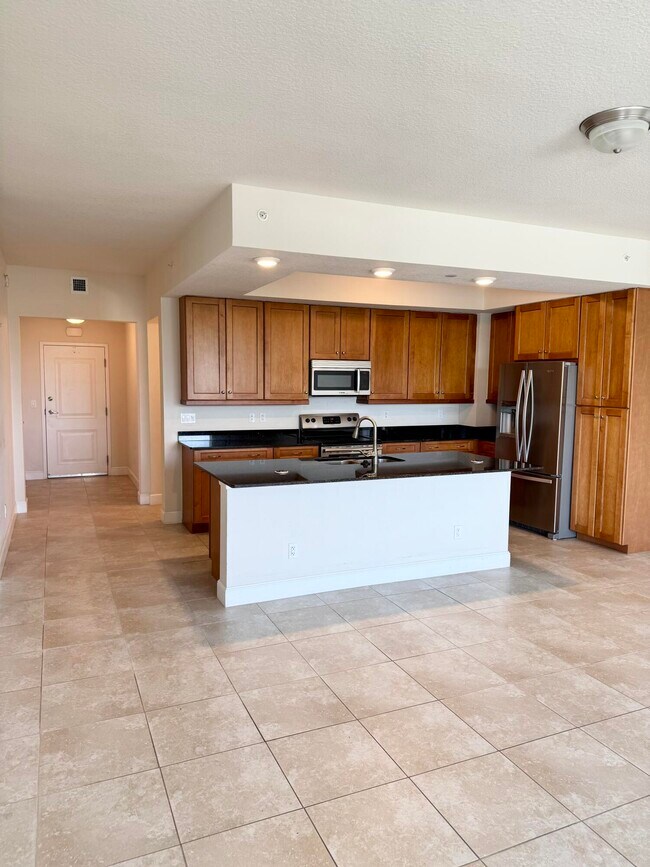 Building Photo - 341 Bay Colony Dr N