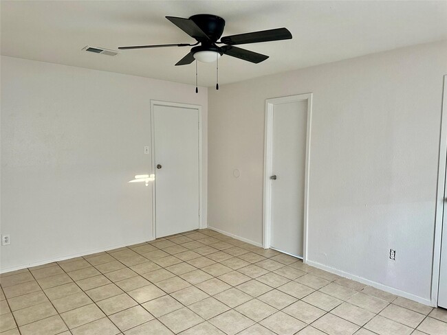 Building Photo - 228 Austin St