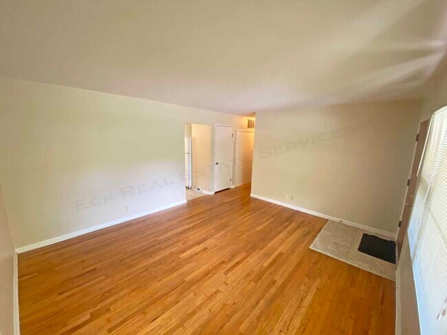 Building Photo - 1632 W 21st St