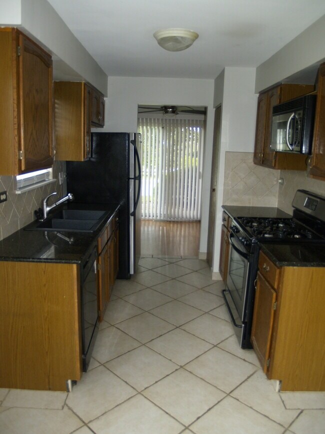 Foto del edificio - 290 Green Knoll Ln