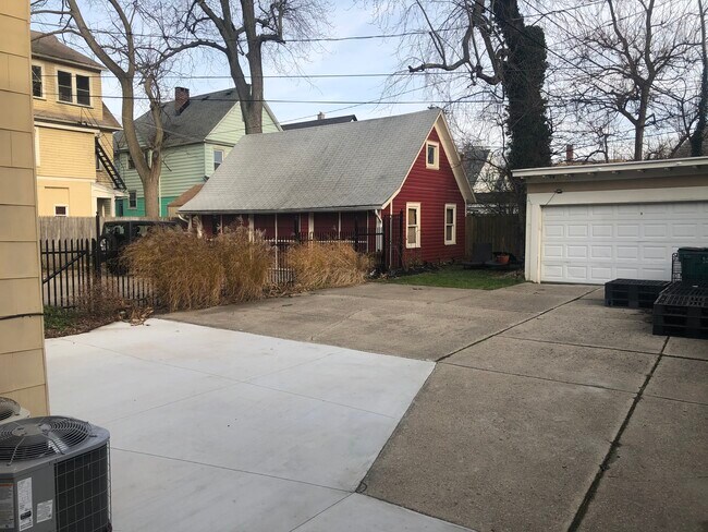Building Photo - 423 Ashland Ave