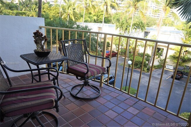 Building Photo - 210 Seaview Dr