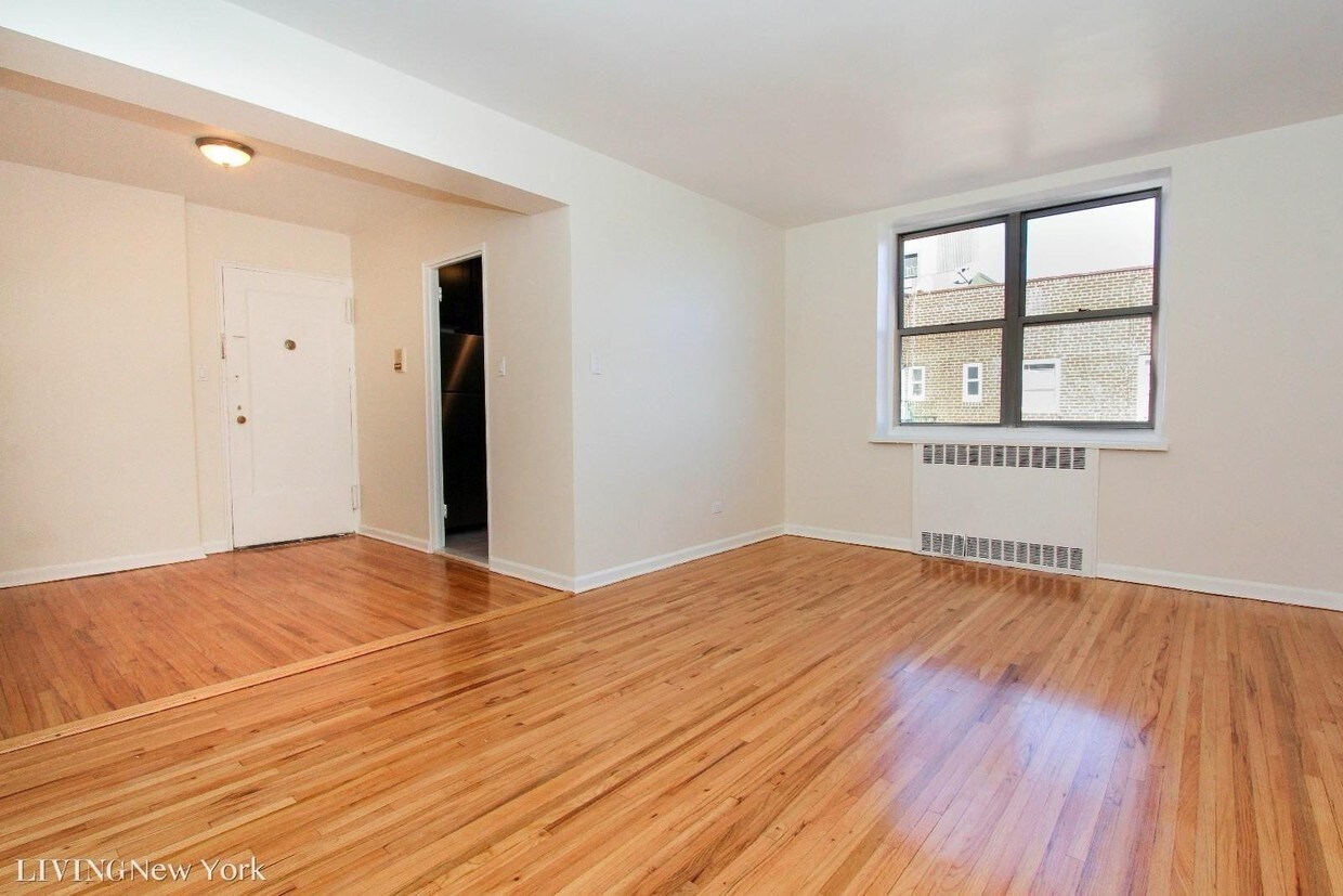 Primary Photo - 5570 Netherland Ave