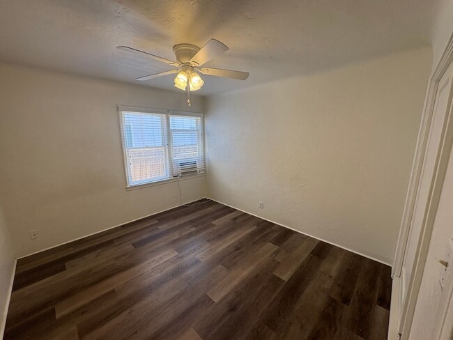 Building Photo - 3821
