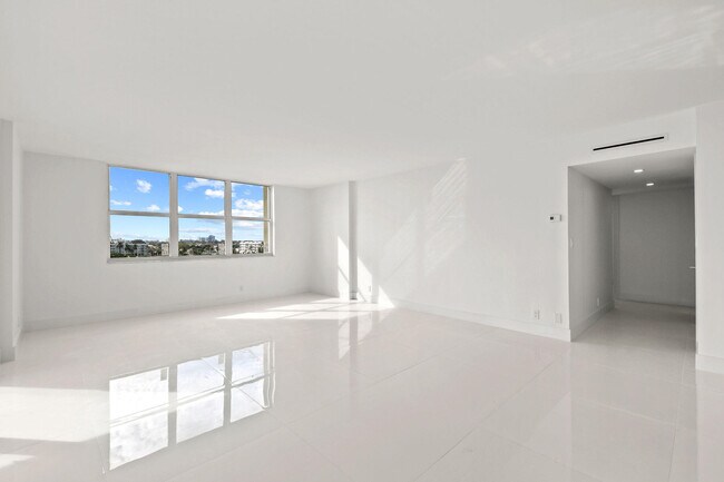 Building Photo - 2600 N Flagler Dr
