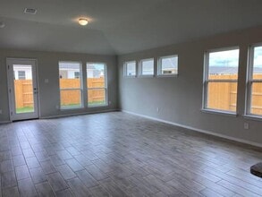 Building Photo - 124 Trailside Ln