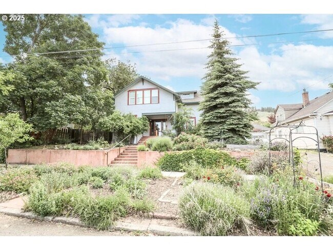 Foto del edificio - Gorgeous Upscale 4 bed 2 bath