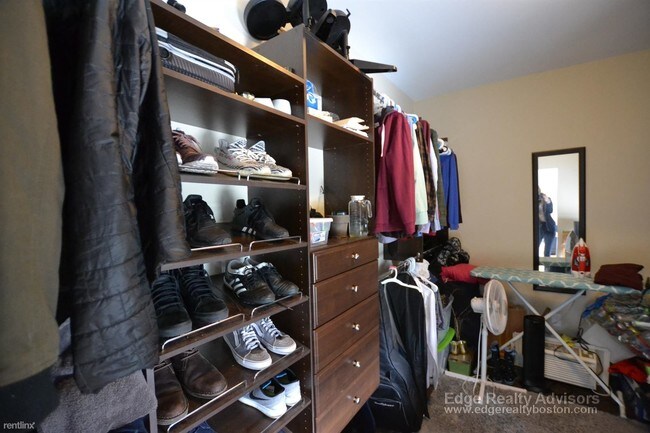 Building Photo - 3 br, 1 bath  - 34 Antwerp St # 2O